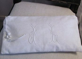 Necessär av Franskt lakan med monogram