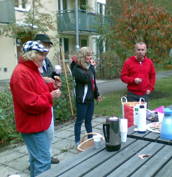 Efter uppfriskande arbete var det grill- och fikadags.