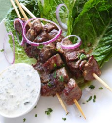 GREKISK BUFFÉ: SOUVLAKI & TZATSIKI