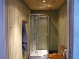Shower at the outside spa bath 