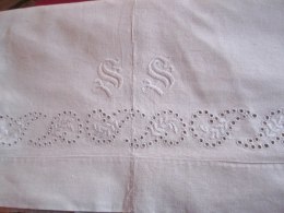 Ett Elegant Linnelakan i Vitbroderi, Oanvänt!