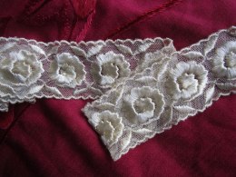 En Vackert Handbroderad " Silkes Spets"!