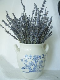 En Kruka med Doftande Lavendel Buketter!