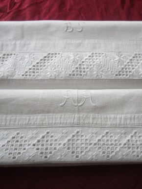 Två Vackra Lakan med Hardanger Spetsar i Perfekt Skick!