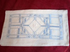 Ett Fint Broderat Fodral i Linne och Blått!