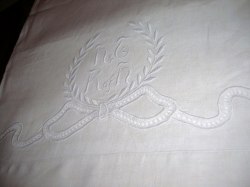 Ett Ljuvligt Vackert Broderat bröloppslakan.