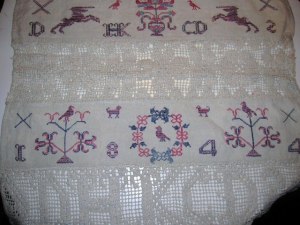 En Antik Vackert Broderad "Bonad" från 1844.