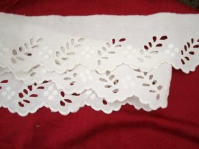 Handbroderad Spets!