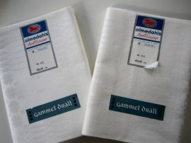 Två Vackert Glänsande Servetträckor i Gammaldräll!