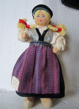 En Fin och Välbevarad Weibulldocka i Häradsdräkt!