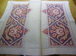 En Vackert Handbroderad Linneduk! 