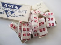 Massor med Vackra Antika Monogram. 