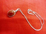 Ett Silver Halsband med vackert hänge!