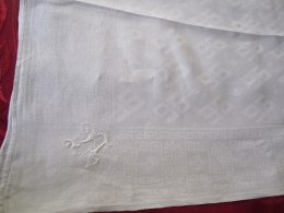 En Ljuvligt Vacker Damastduk med Finaste Monogrammet!