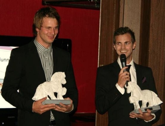 IDUNN:s AVELSVISARPRIS 2011 gick till Robin Haraldsen och Caspar Hegardt. På bilden syns Robin och Caspar med de fina Idunn-hästarna.