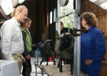 Håkan och Katarina två av fem riksdomare och assistent Viktoria Eriksson tillsammans med fårägare Agneta Petersson från Kungsgårdens Lantbruk. Klicka på bilden för att se den i större format.