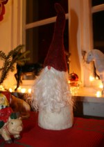 Tomte i tovad ull tillverkad av Brittas duktiga mamma Inga. Klicka på bilden för att se den i större format.
