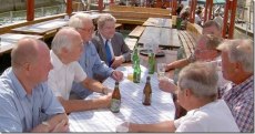 Vänstersidan: Bengt Pauli, Bengt Rasin, Karl-Petter Bäckström, Rune Solmarker Högersidan: P-O Eriksson, Alf Martinsson, Carl-Axel Sjöberg samt Stig Lövstål Fotograf: Lars Nordenberg som också varit fartygschef på Nordkaparen.