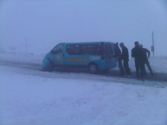 With about 4km remaining to the hotel, we got stuck and started attempting to push our minivan...