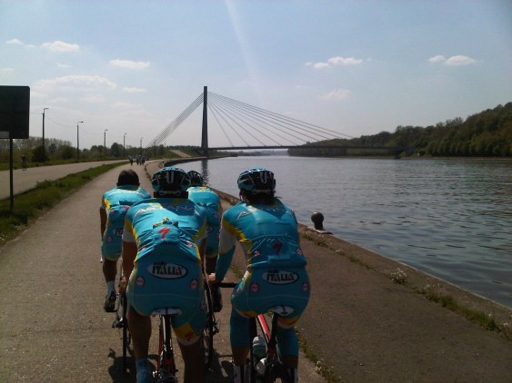 The flat roads along the "Maas" river offer good recovery rides