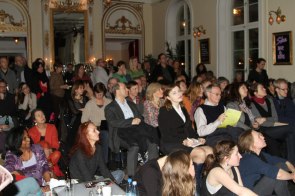 Ett fullsatt Södra Bar