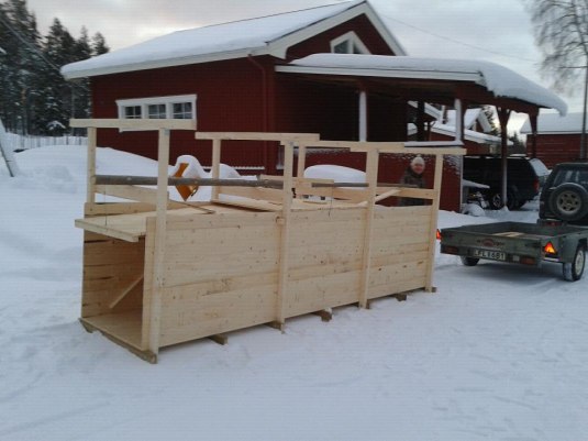 Värmländsk tunnelfälla...byggmästaren Svante skymtar där bakom.