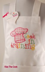 BARN - Cook in Training 8-10 år - 71 cm från bröstlapp till fåll och 48 cm bred. 