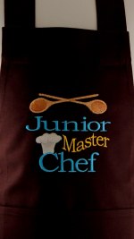 BARN - Junior Master Chef 8 -10 år - 71 cm från bröstlapp till fåll och 48 cm bred.
