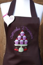 TONÅR - Cupcake princess - 78 cm från bröstlapp till fåll. Bredd 57 cm - band 86 cm. 