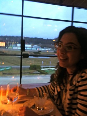 Med Anahita Arai från HNS på Solvalla