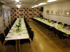 Nya bord och stolar i samlingssalen invigs i samband med årsstämman 2011