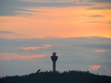 Pujitornet på avstånd. Foto Lasse Zilliacus
