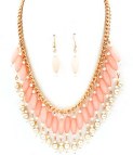 Halsband med rosa pärlor och örhängen
