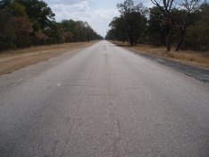 Långa, raka, tomma vägar