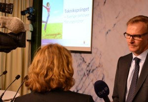 Volvokoncernens vd Olof Persson blir intervjuad av SVT