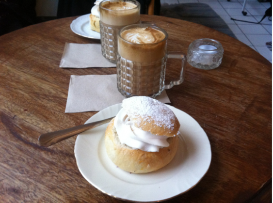 Semla på Chez Madame med kollega. 