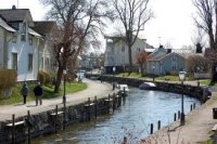 Bild tagen från Torgbron mot Villabron. Brogården - stora gula villan till höger.