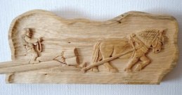 Timmerkörare i relief.