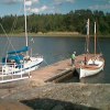 Albertina t.v. och Perkele vid bryggan. Mitten av 1990-talet