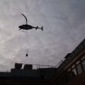 Helikopter med byggmaterial Nordstan