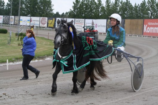 Cibell och Mathilda i debuten 2011