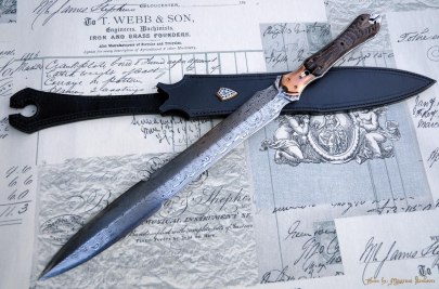 Spearpointed Dagger - Damasteel blade with Bronze bolsters and Wenge scales. This was a coolaboration with Anders Nilsson.