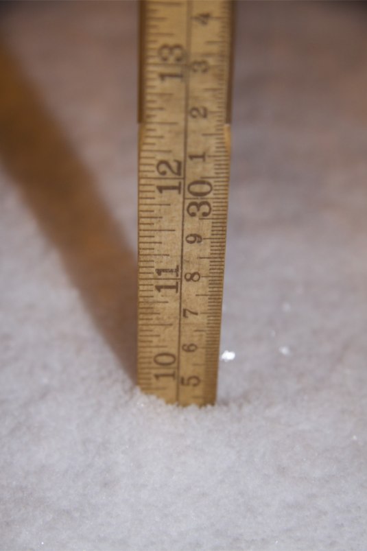 Så här mycket snö har det kommit på 12 timmar... 2 cm i timmen! 