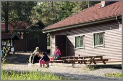 Kordinaterna/ GPS: N 58°24´36.60”, E 012°18´05.30”