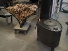 Min BEKKASIN-kamin,danskkonstr. från1922!! Detta renoverade ex. från -50-talet.I bakgrunden en helt nykonstruerad "vedskrov",modell större!! En betydligt mindre modell är klar i februari 2011.