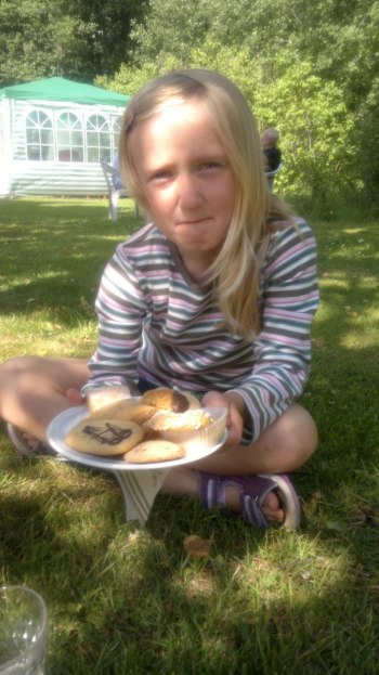 Alexandra hittade många goda kakor...