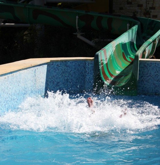 Herr Ohlzon landar i poolen...